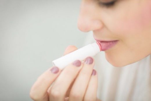 3 Hal Yang Kamu Tidak Ketahui Tentang Lip Balm - GenPI.co