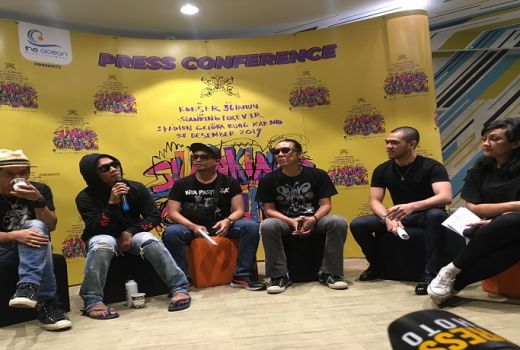 Kaka Slank Pakai Sendal Jepit saat Jumpa Pers - GenPI.co