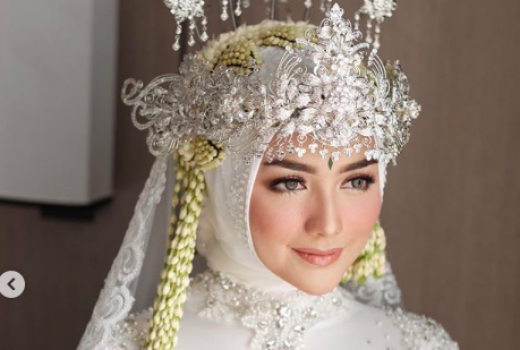 Pakai Kebaya Putih, Citra Kirana Tampak Anggun di Hari Pernikahan - GenPI.co