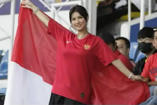 Pakai Jersey Garuda, Miyabi Semangat Mendukung Timnas Indonesia - GenPI.co