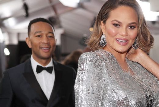 Setahun Penuh, Christine Teigen Pernah Makan dari Tempat Sampah - GenPI.co