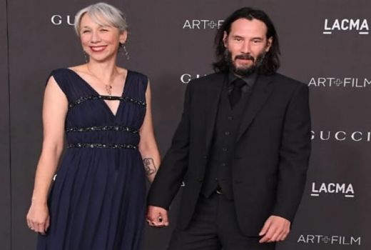 Jaga Hati Jangan Sampai Remuk! Keanu Reeves Gandeng Alexandra  - GenPI.co