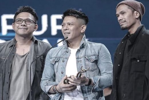 AMI Awards 2019: Noah Pamer Piala, Netizen Salfok Rambut Ariel - GenPI.co