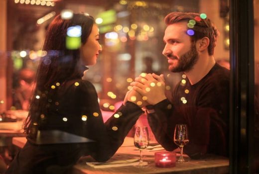 3 Zodiak Ini yang Lebih Suka Bersahabat Dibanding Pacaran - GenPI.co