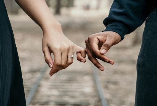 Kamu Beruntung Pacaran dengan 4 Zodiak Ini - GenPI.co