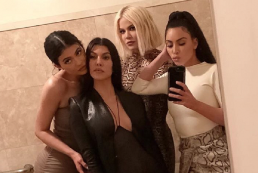Foto Tanpa Busana Keluarga Kardashian di IG, Awas Dengkul Lemas - GenPI.co