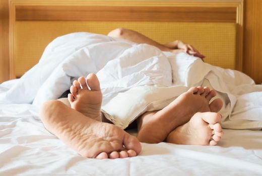 Bacaan Suami Istri: 4 Waktu Terbaik untuk Begituan - GenPI.co
