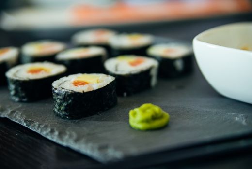 Kenapa Wasabi Selalu Jadi Teman Sushi? - GenPI.co