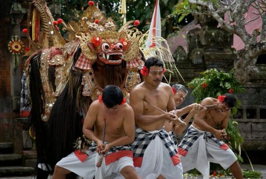 Di hari Raya Kuningan, Atraksi Ngurek paling Dinanti - GenPI.co