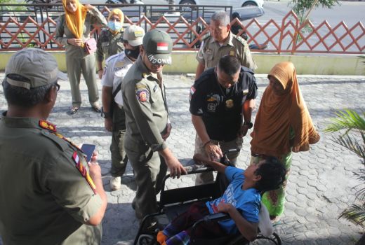 Ganggu Kenyamanan, 8 Pengemis ini Diciduk Satpol PP - GenPI.co