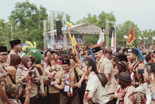 Buka Jambore Kwarda Jateng, Ganjar Pranowo Bagi-bagi Laptop - GenPI.co
