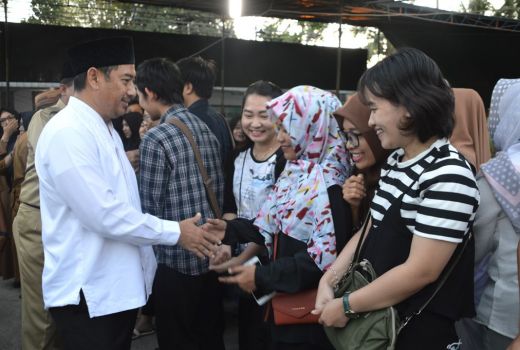 Bupati Ini Minta Masyarakatnya Selalu Manfaatkan Tumbler - GenPI.co
