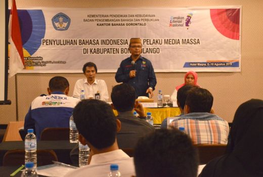 Kala Wartawan Ikut Penyuluhan Bahasa Indonesia - GenPI.co