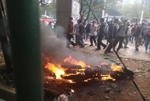 Apes, Motor Milik Wartawan Dibakar Saat Liput Demo di DPR - GenPI.co