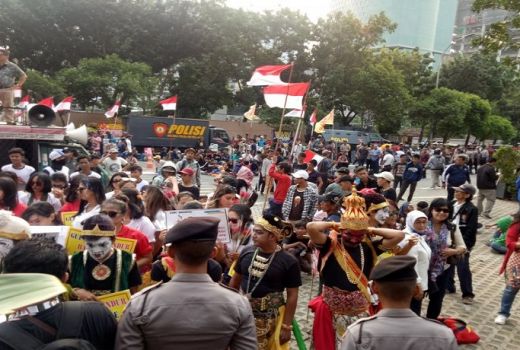 Massa Pedemo Dukung Pimpinan KPK Terpilih Segera Dilantik - GenPI.co