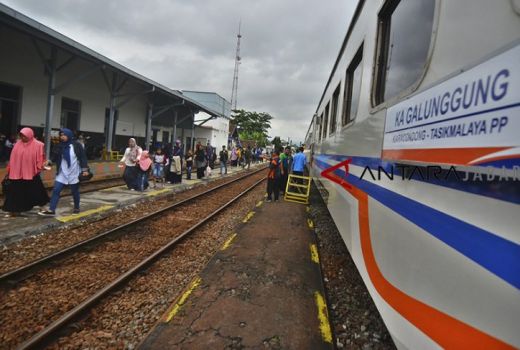Kereta Api Galunggung Anjlok di Garut - GenPI.co