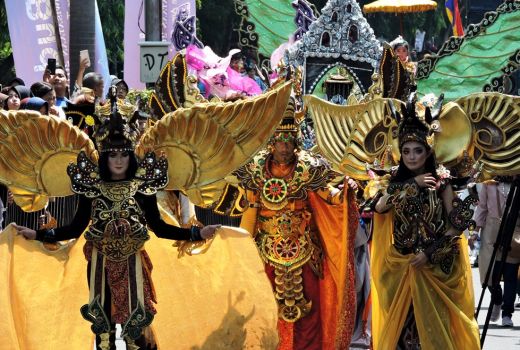 Karnaval Kostum di Cirebon Berhadiah Puluhan Juta Rupiah - GenPI.co