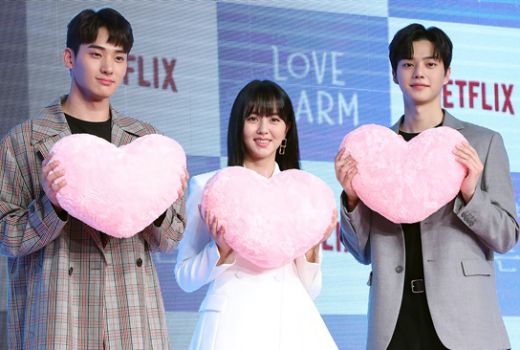 Sinopsis Love Alarm, Konfliknya dari Aplikasi Pendeteksi Perasaan - GenPI.co
