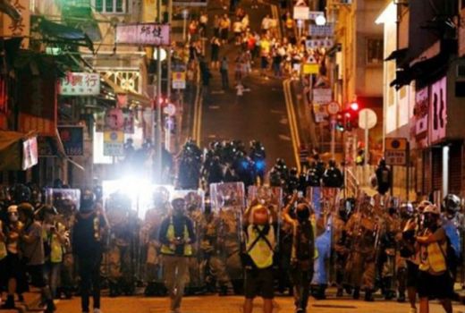 14 Ribu Massa di Hong Kong Demo, 200an Penerbangan Dibatalkan - GenPI.co