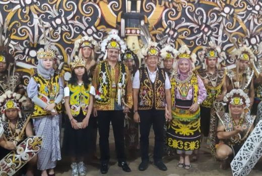Begini Prosesi Gelar kehormatan dari Masyrakat Dayak - GenPI.co