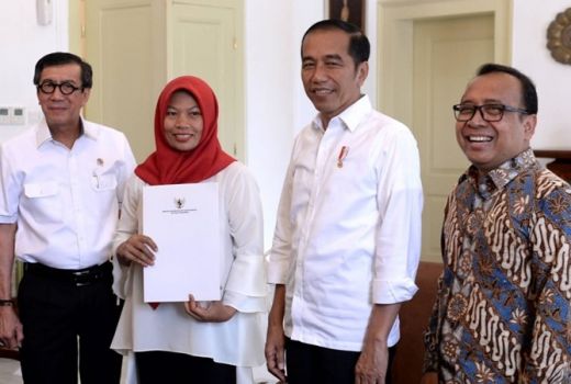 Ambil Keppres Amnesti, Baiq Nuril : Terima Kasih Pak Jokowi - GenPI.co