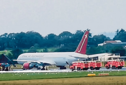 Pesawat Boeing Pengangkut Tentara AS Terbakar di Irlandia - GenPI.co