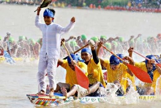 Keren, Festival Pacu Jalur Pecahkan 2 Rekor MURI Sekaligus! - GenPI.co