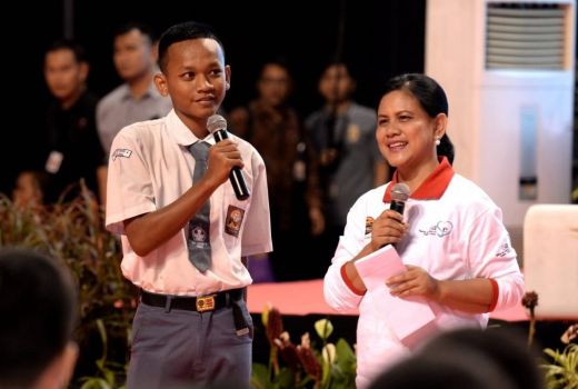 Kalau  Presiden Suka Bagi Sepeda, Ibu Iriana Apa Yah? - GenPI.co