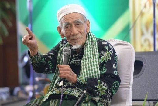 Merinding, Langit Makkah Teduh Saat Maimun Zubair Meninggal Dunia - GenPI.co