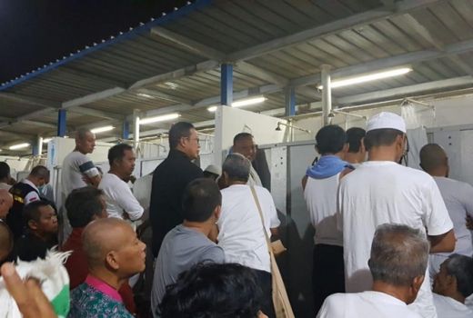 Antre Toilet di Mina 25 Menit, Menag Usul Kamar Mandi Bertingkat - GenPI.co
