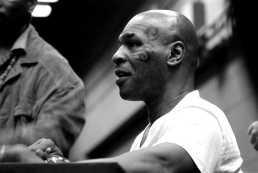 Terpuruk 16 Tahun, Petinju Mike Tyson Kini Berjaya Berkat Ganja - GenPI.co
