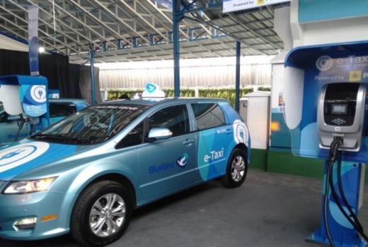Guys, Sudah Bisa Pesan Taksi Listrik di Bandara Soetta - GenPI.co