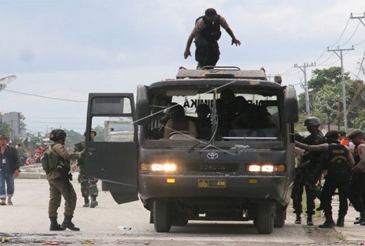 Polisi Amankan 45 Pedemo Anarkis di Timika - GenPI.co