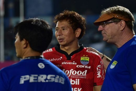 Imbang vs Borneo, Pelatih Persib Nilai Pemain Kehilangan Karakter - GenPI.co