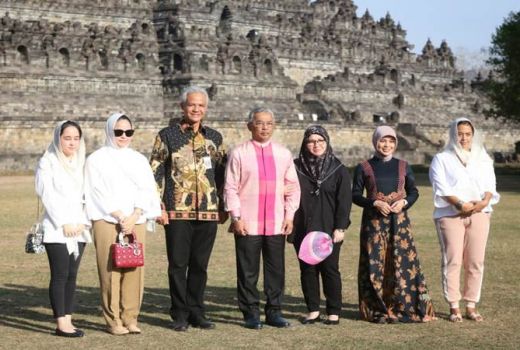 Ditemani Ganjar, Raja Malaysia Piknik di Candi Borobudur - GenPI.co