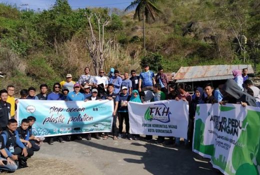 Gerakan Yuk Bersih Pantai, Gorontalo Angkut 4 Ton Sampah Plastik - GenPI.co