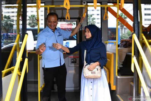 TransJakarta Bakal Gunakan Alat Pembayaran Tap On Bus - GenPI.co