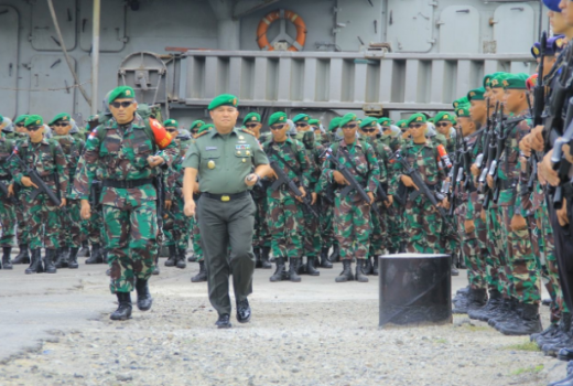TNI Yonif 713/ST Tinggalkan Anak-Istri Demi Jaga Perbatasan Papua - GenPI.co