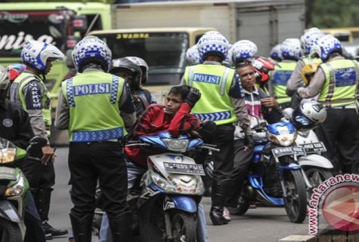Ribuan Polisi Diterjunkan Razia Kendaraan - GenPI.co