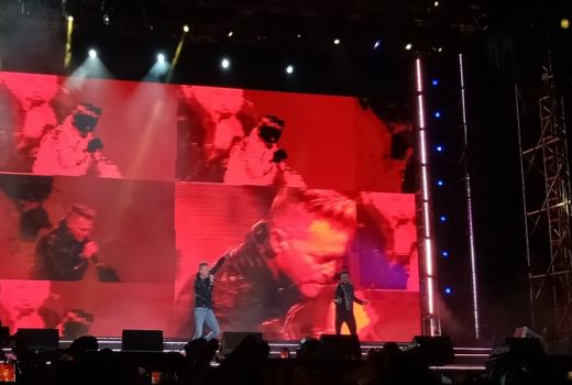 Pecah! Westlife Nyanyi I Have a Dream Bareng Penonton - GenPI.co