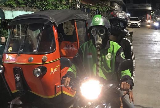 Cegah Corona, Driver Ojol Pakai Masker Antiradiasi - GenPI.co