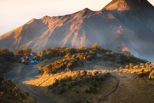 Cegah Corona, Jalur Pendakian Gunung Merbabu Ditutup - GenPI.co