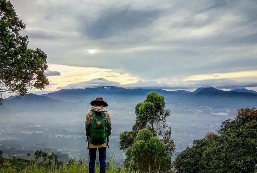 Spot Wisata Bandung ini Tempatnya Belajar Mendaki - GenPI.co