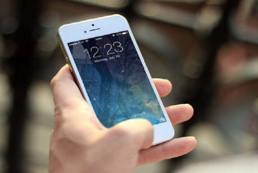 Hindari Bersihkan Layar Ponsel dengan 3 Barang Ini - GenPI.co