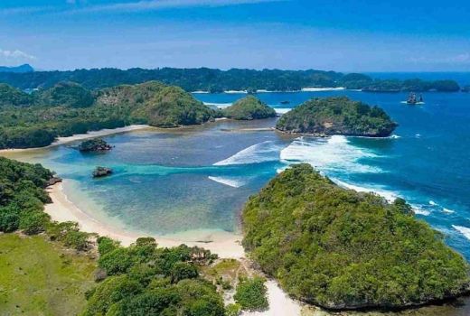 Mencecap Cinta di Teluk Asmoro, Raja Ampat-nya Jawa Timur - GenPI.co