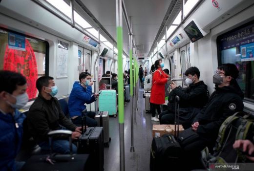 Wuhan Menggeliat, Kereta Bawah Tanah Sudah Beroperasi - GenPI.co