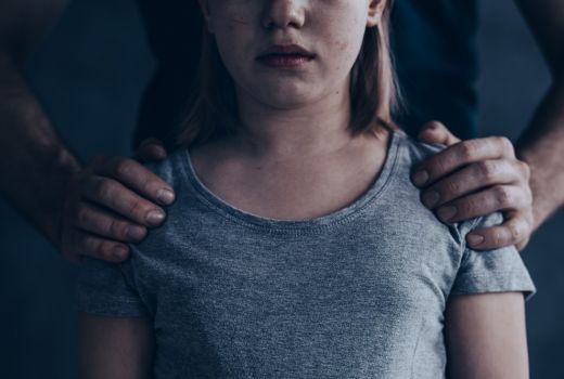 Sentuhan, Pintu Predator Melecehkan Anak - GenPI.co