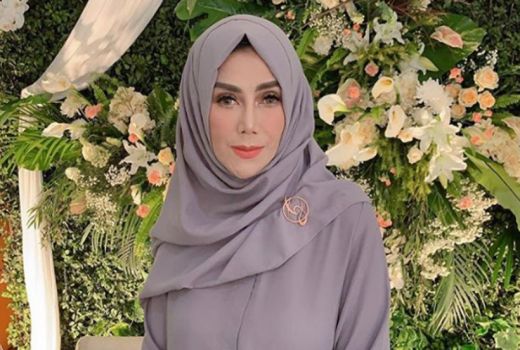 Ini Bukti Kedekatan Mamanya Raffi Ahmad dengan Sule - GenPI.co