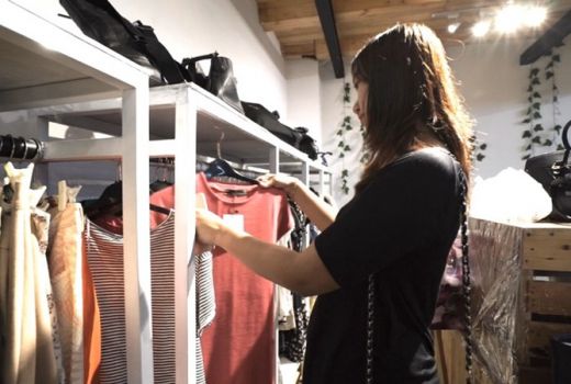 4 Tempat Berburu Baju Bekas di Jakarta, Termasuk Pasar Atom  - GenPI.co