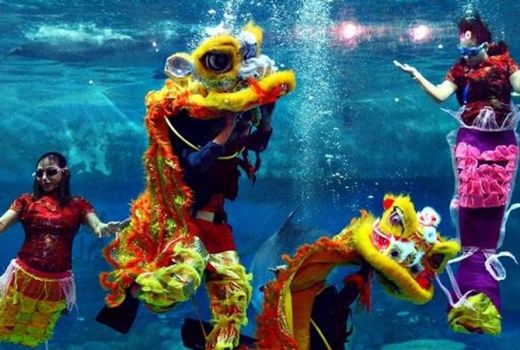 Liburan Imlek: Yuk, Lihat Atraksi Barongsai Dalam Air di Ancol - GenPI.co